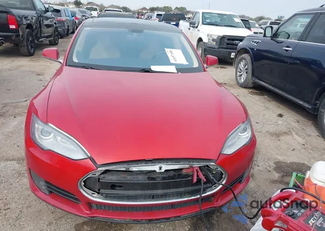 2013 Tesla Model S из США, поврежденный, VIN 5YJSA1CN9DFP09973